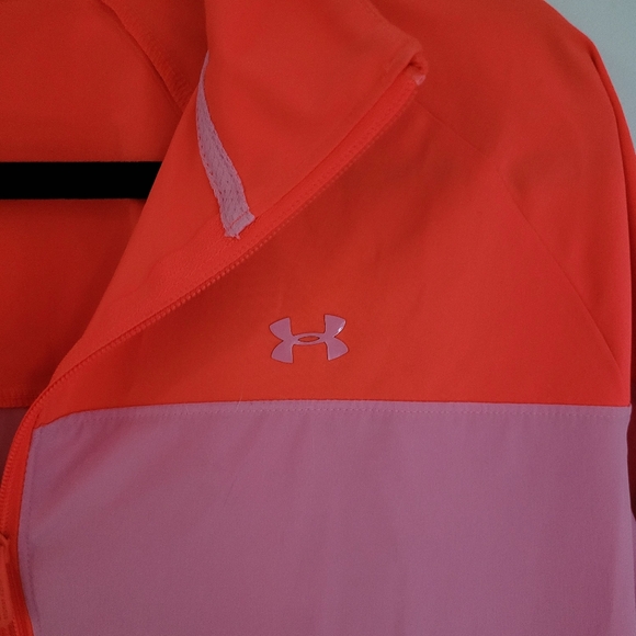 Under Armor top - Picture 2 of 6
